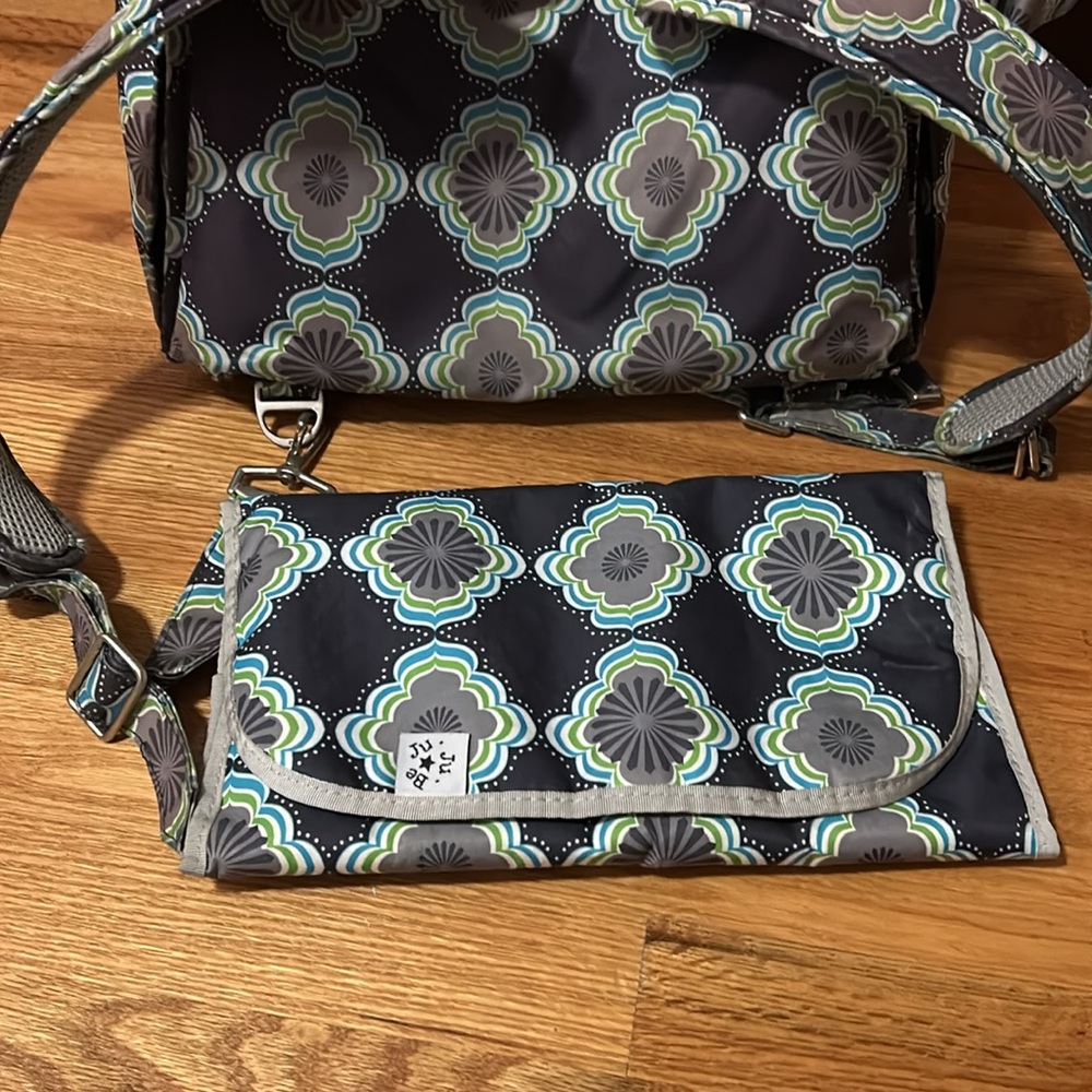 Ju Ju Be BFF Convertible Diaper Bag! - Picture 6 of 10